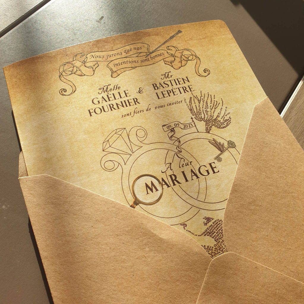 En option du faire part de mariage Harry Potter classique vous pouvez avoir une enveloppe kraft totalement adaptée au format