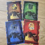 Plongez vos invités dans l’univers de Poudlard grâce à des marque-places uniques inspirés du monde des sorciers