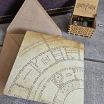 Cette carte témoin annonce la couleur de votre mariage magique